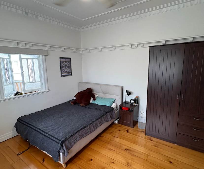 Room in a share house