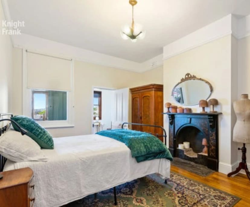 Room in a share house