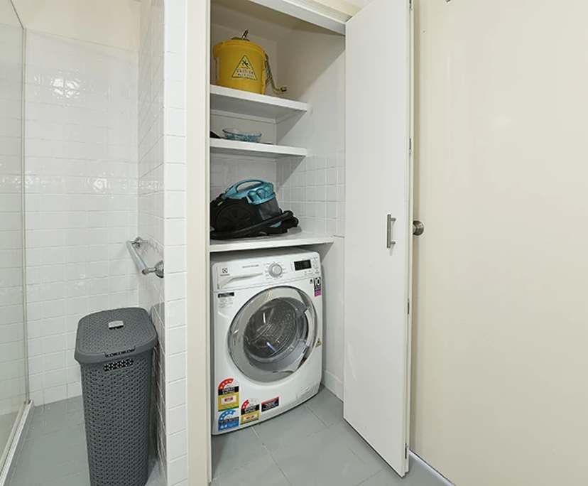 $975, Whole-property, 2 bathrooms, Melbourne VIC 3000