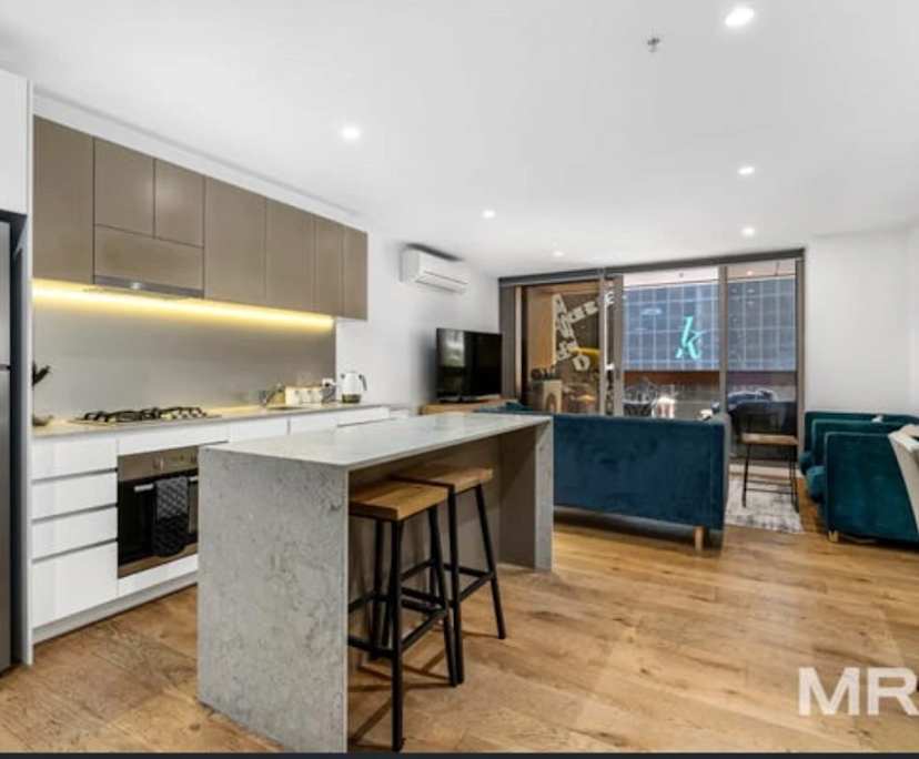 Furnished room with ensuite in a flatshare