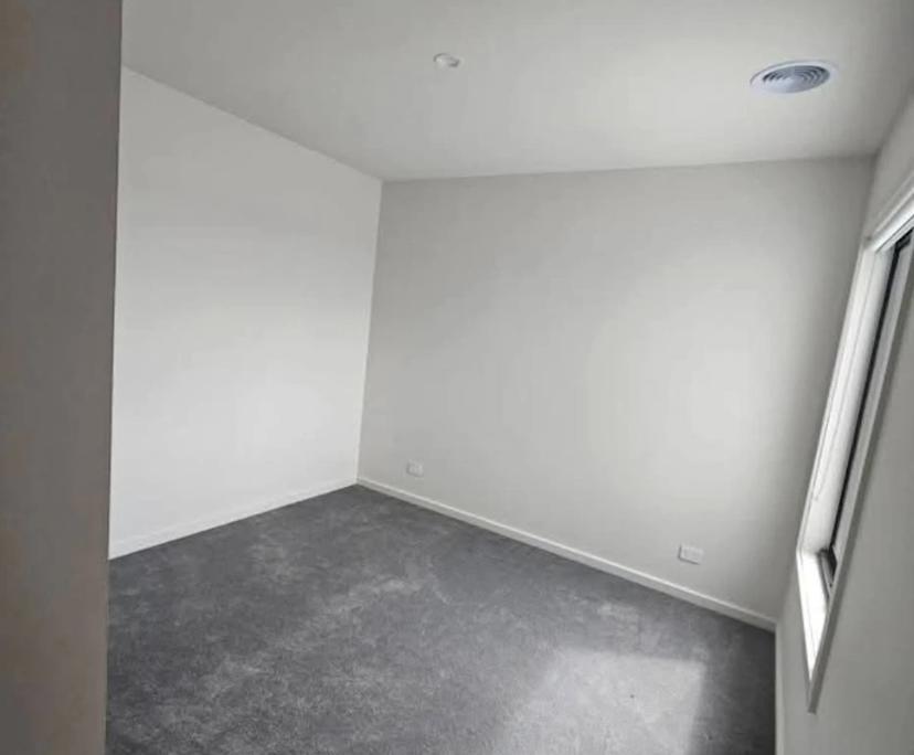 Unfurnished room with own bathroom