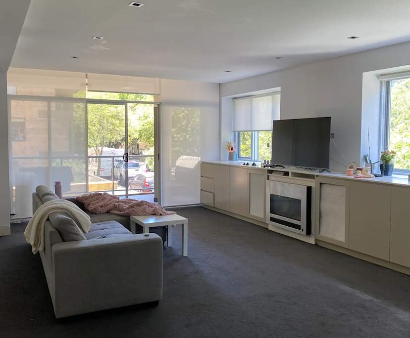 Furnished room in a flatshare