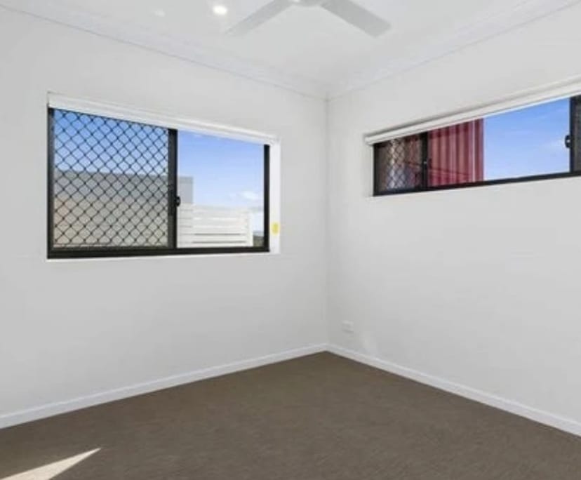 Furnished room with ensuite in a flatshare