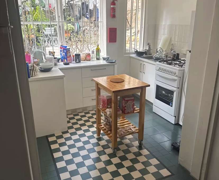 Furnished room in a flatshare