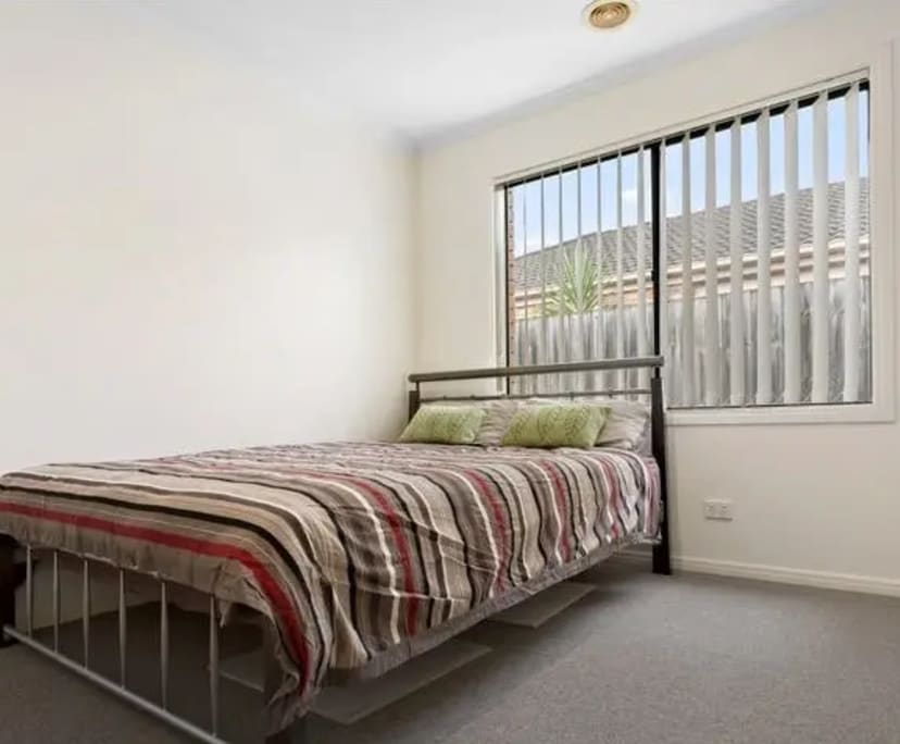 Room for Rent in Narre Warren South, Melbourne 17...