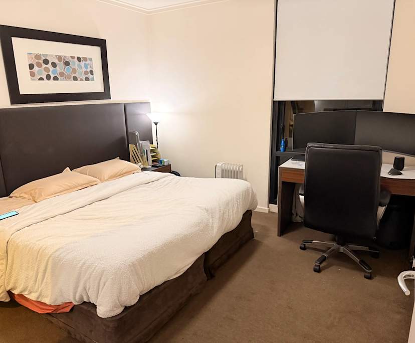 Furnished room with ensuite in a flatshare