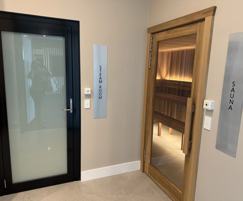 $1,250, Whole-property, 2 bathrooms, Main Beach QLD 4217