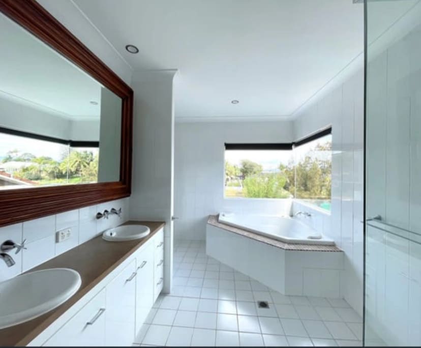 $250-400, Share-house, 2 rooms, Broadbeach Waters QLD 4218, Broadbeach Waters QLD 4218