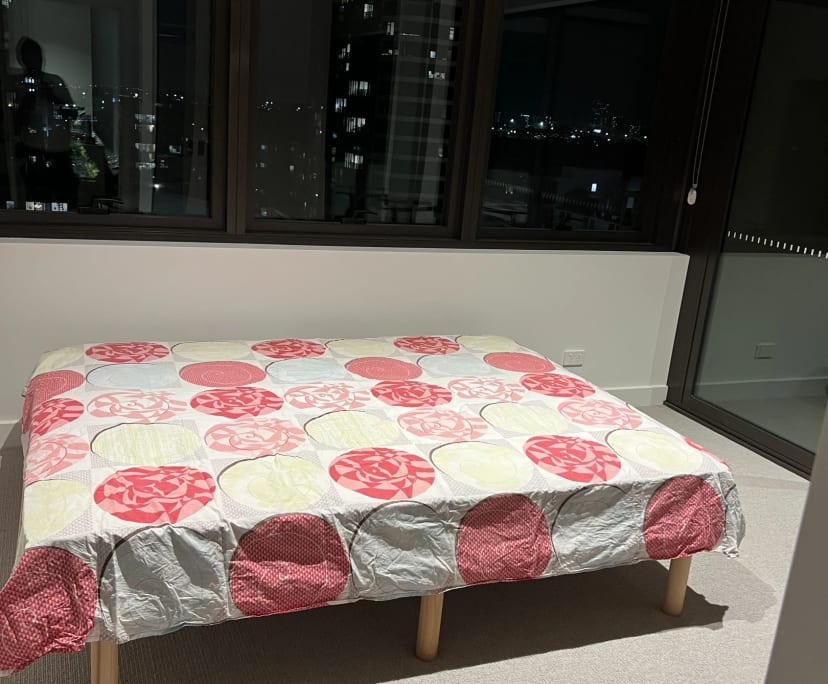 Furnished room with ensuite in a flatshare
