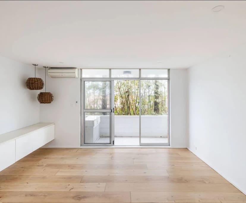 Unfurnished room in a flatshare