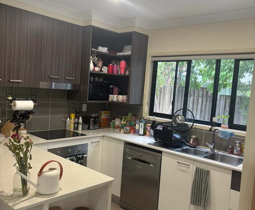 $360, Share-house, 3 bathrooms, Camp Hill QLD 4152