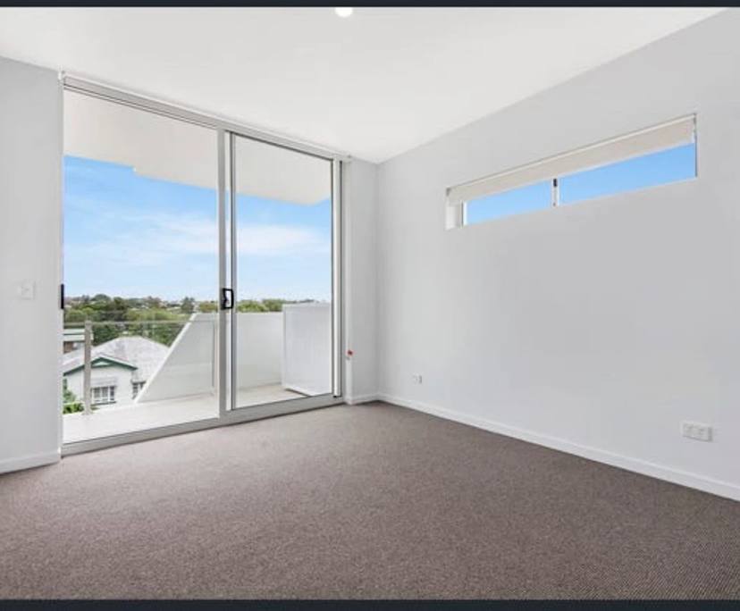 Unfurnished room with ensuite in a flatshare