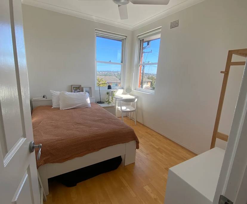 Furnished room in a flatshare