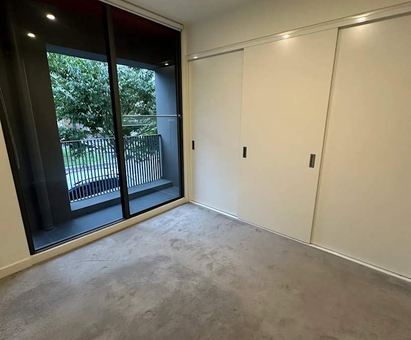 Unfurnished room with own bathroom