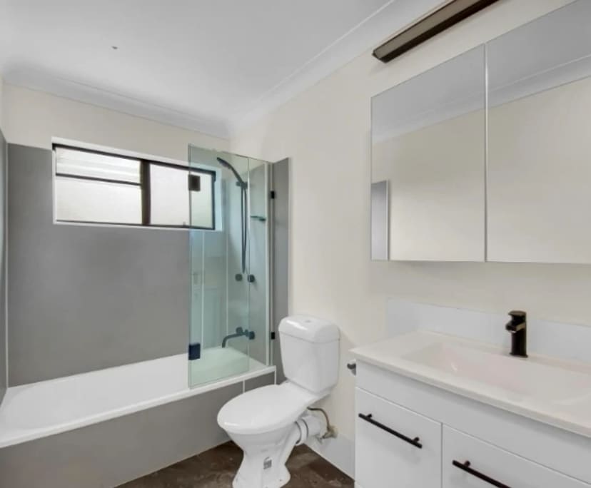 $400, Flatshare, 2 bathrooms, Saint Lucia QLD 4067