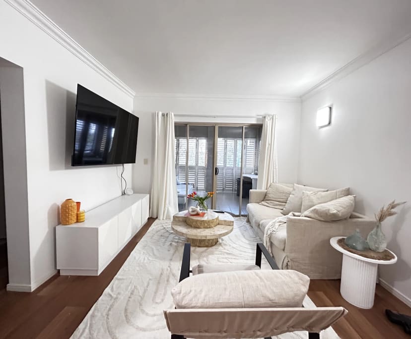 Furnished room with ensuite in a flatshare