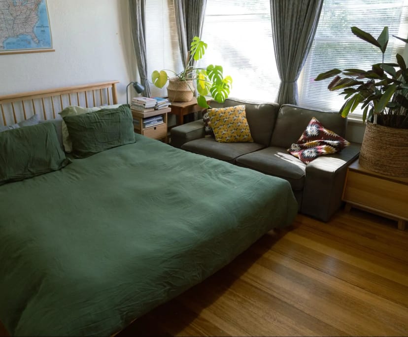 Furnished room in a share house