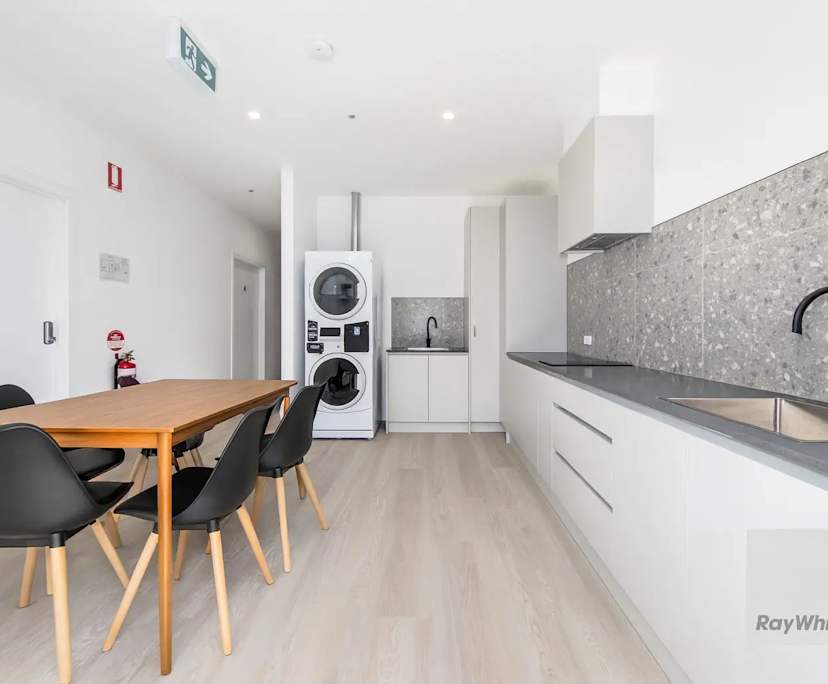 $350, Share-house, 6 bathrooms, Melton South VIC 3338