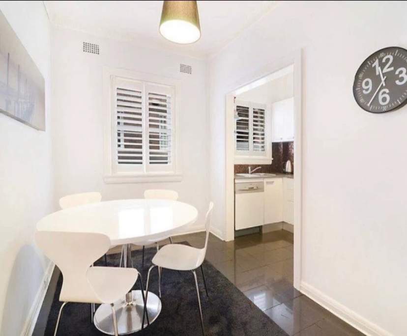 Furnished room in a flatshare