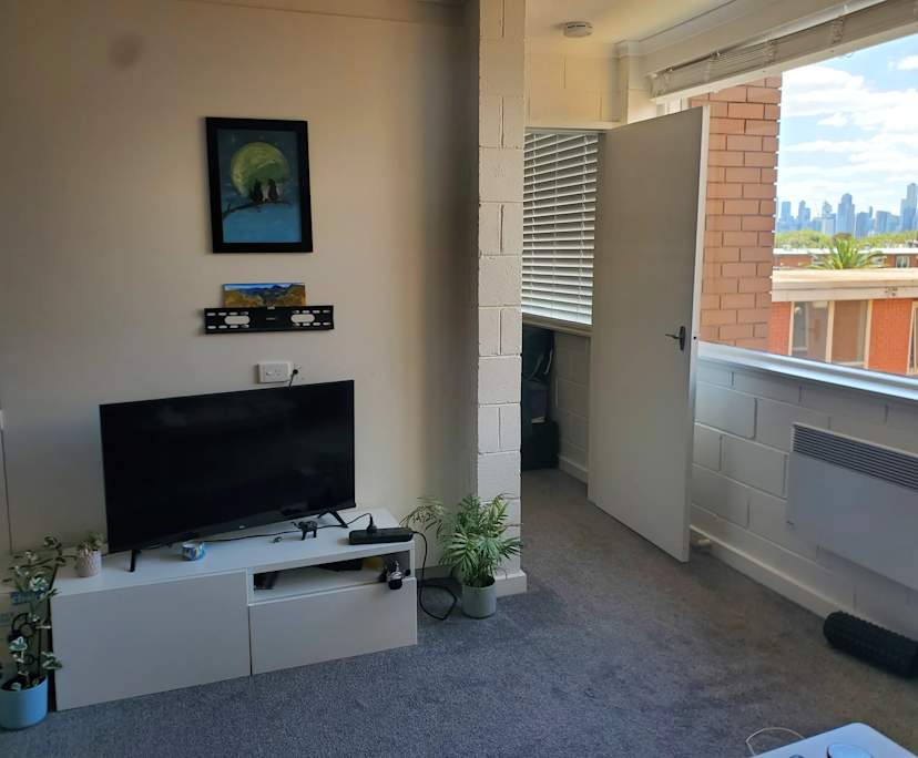 $525, 1-bed, 1 bathroom, Middle Park VIC 3206
