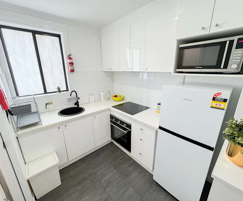 $695, Whole-property, 2 bathrooms, St Kilda East VIC 3183