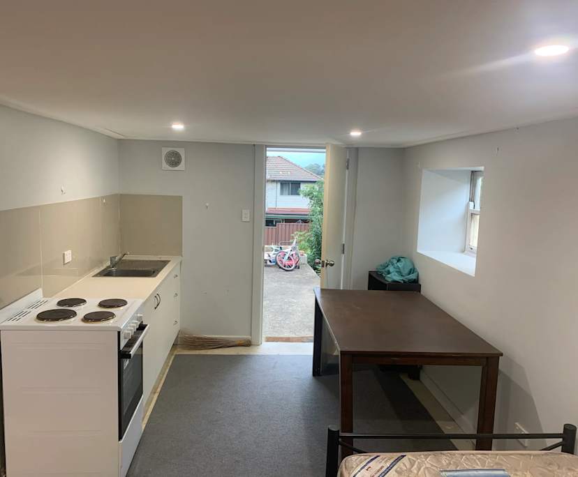 Unfurnished room studio flat for rent