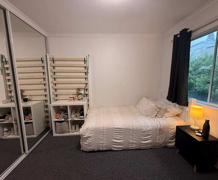 $350, Share-house, 2 bathrooms, Main Beach QLD 4217