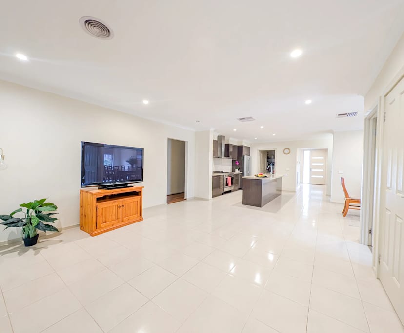 $196, Share-house, 5 bathrooms, South Morang VIC 3752