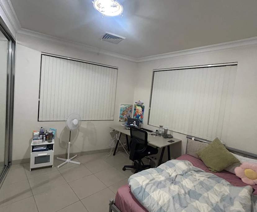 Furnished room in a flatshare