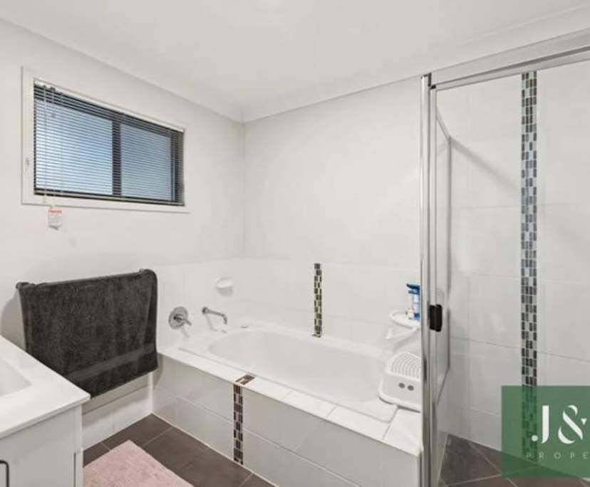 Unfurnished room with own bathroom