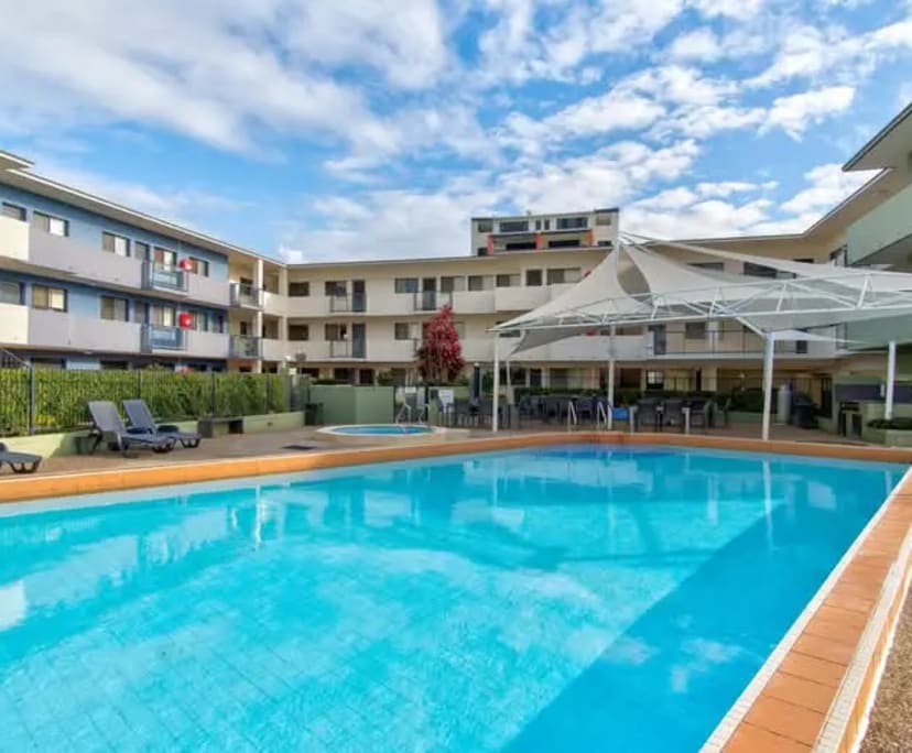 $500, 1-bed, 1 bathroom, Southport QLD 4215