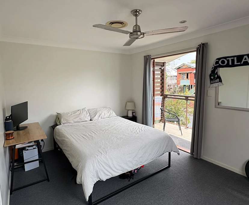 Room in a share house