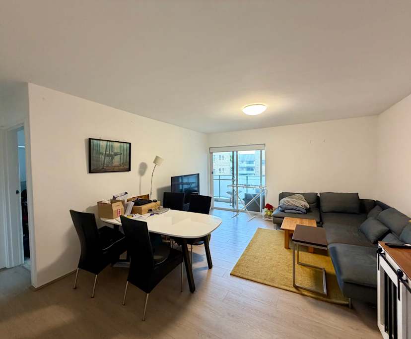 Unfurnished room in a flatshare