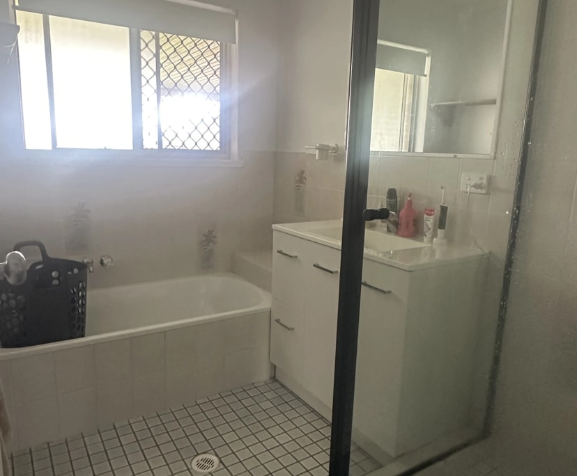 $200, Share-house, 3 bathrooms, Point Vernon QLD 4655