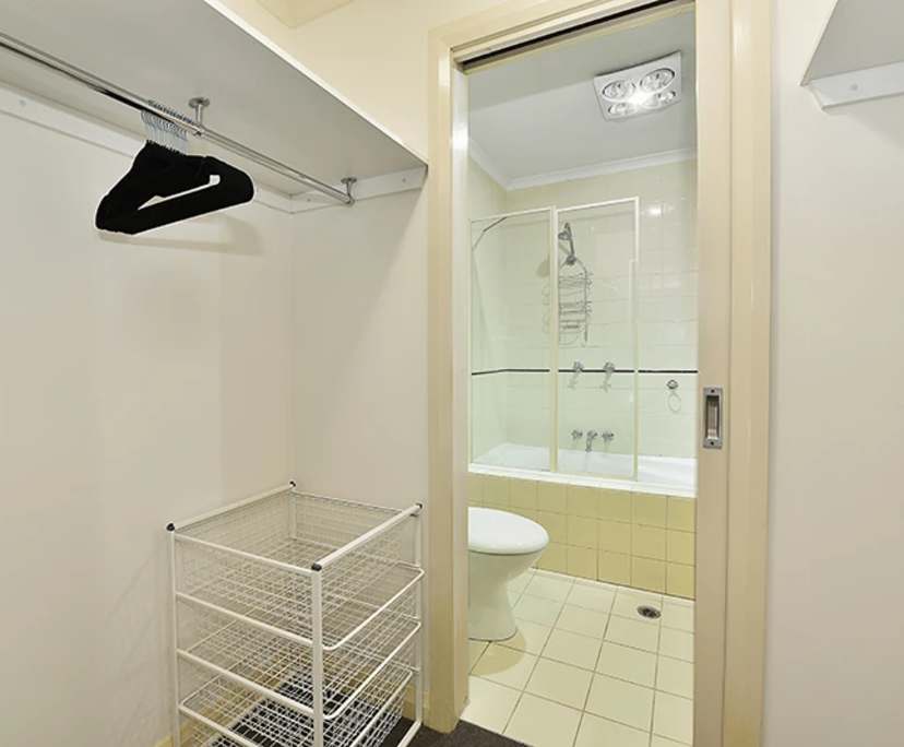 $1,060, Whole-property, 2 bathrooms, Melbourne VIC 3000