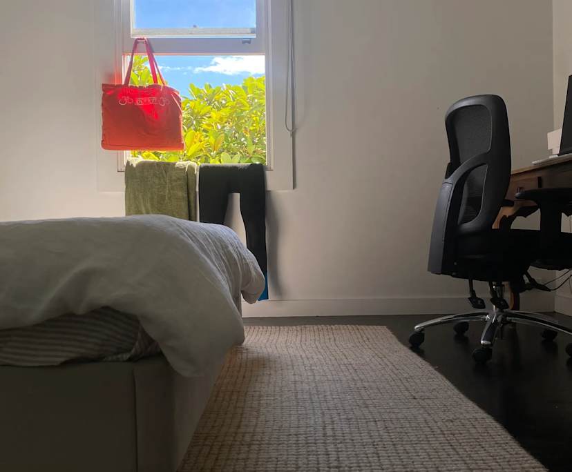 Furnished room in a flatshare