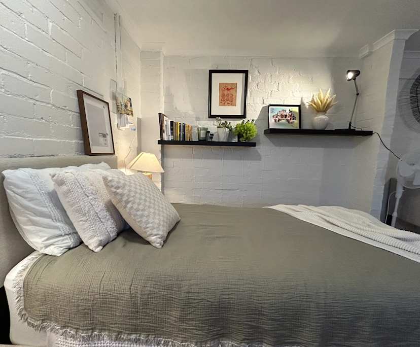 Furnished room in a flatshare