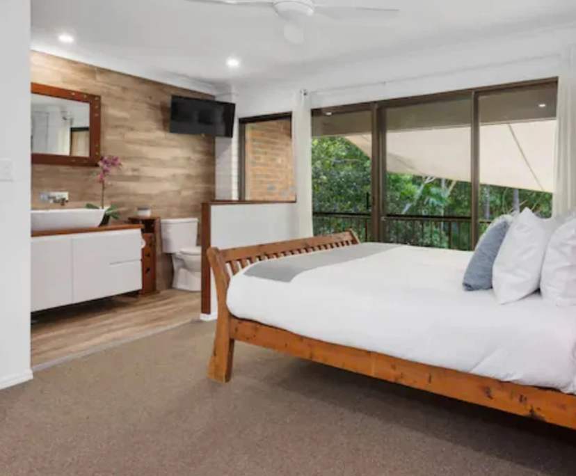 Furnished room with ensuite in a share house
