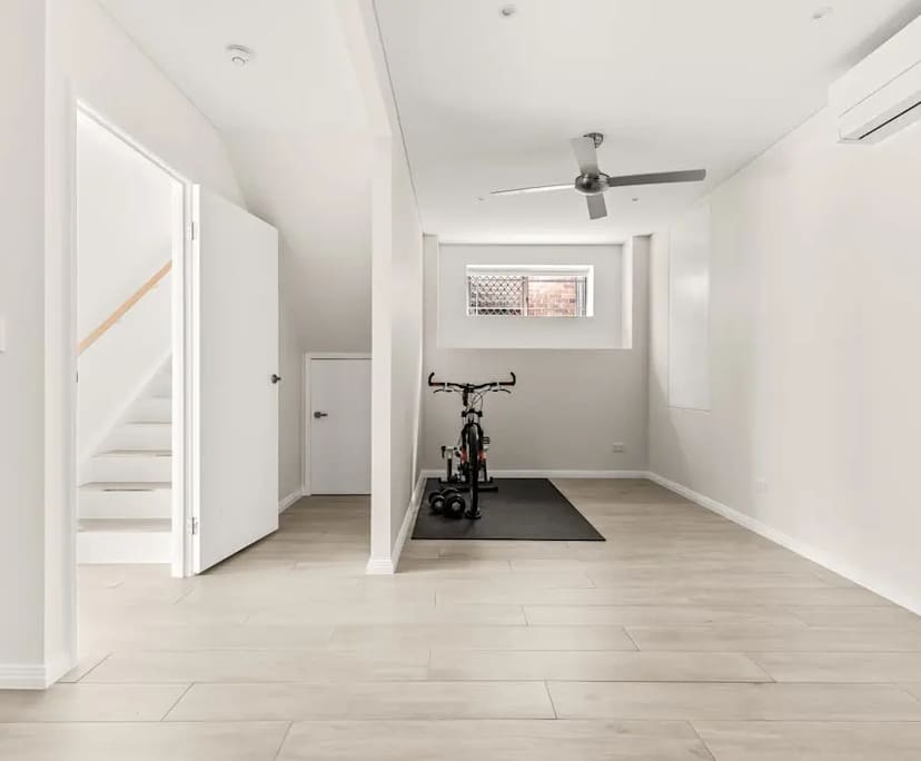 $350, Share-house, 3 bathrooms, Bardon QLD 4065