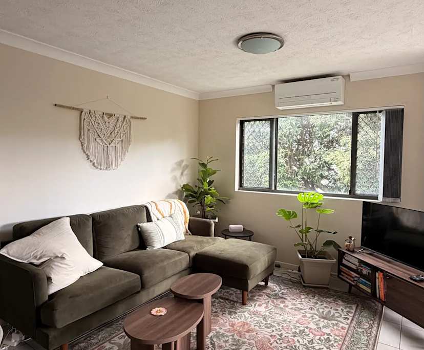 Furnished room with ensuite in a flatshare