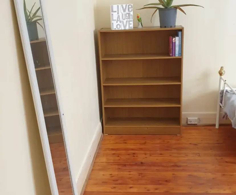 Room in a share house