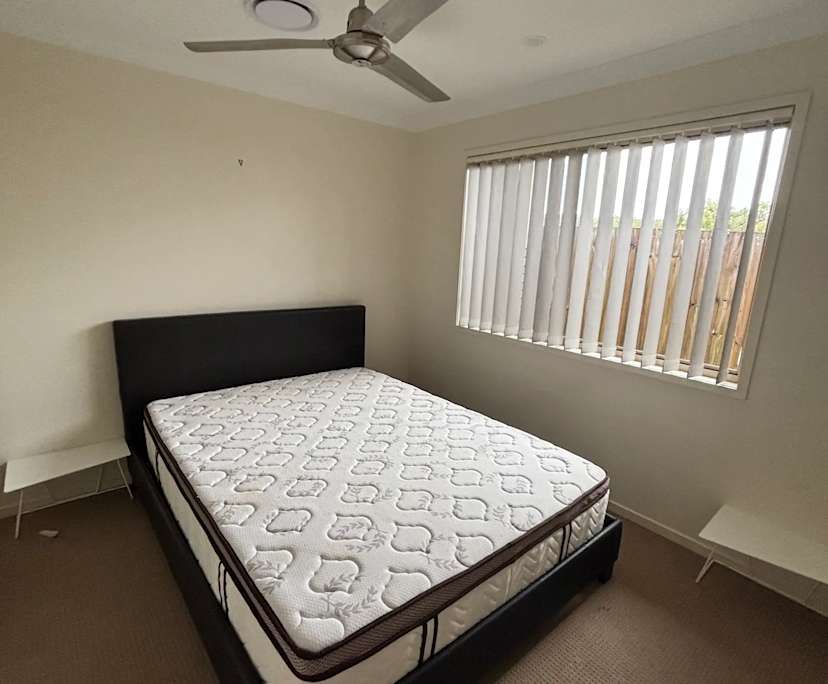 Room in a share house