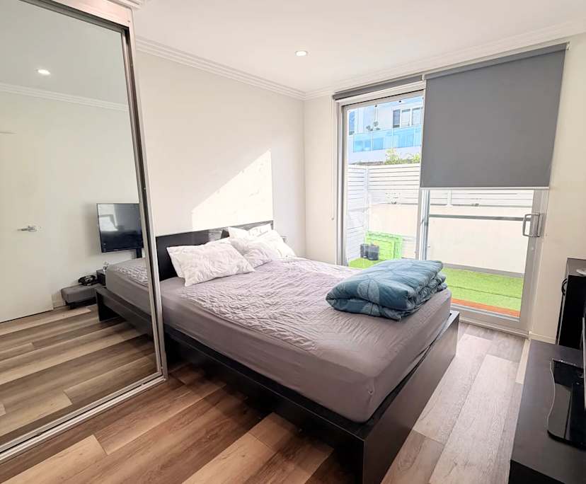 Furnished room with ensuite in a flatshare