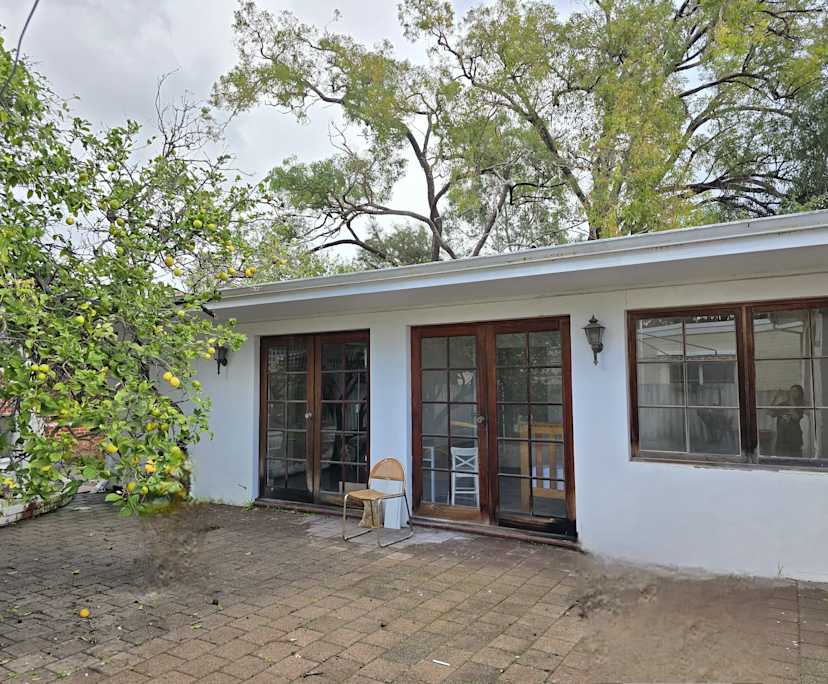 Whole property with 2 rooms for rent