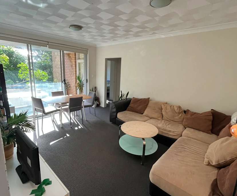 Furnished room in a flatshare