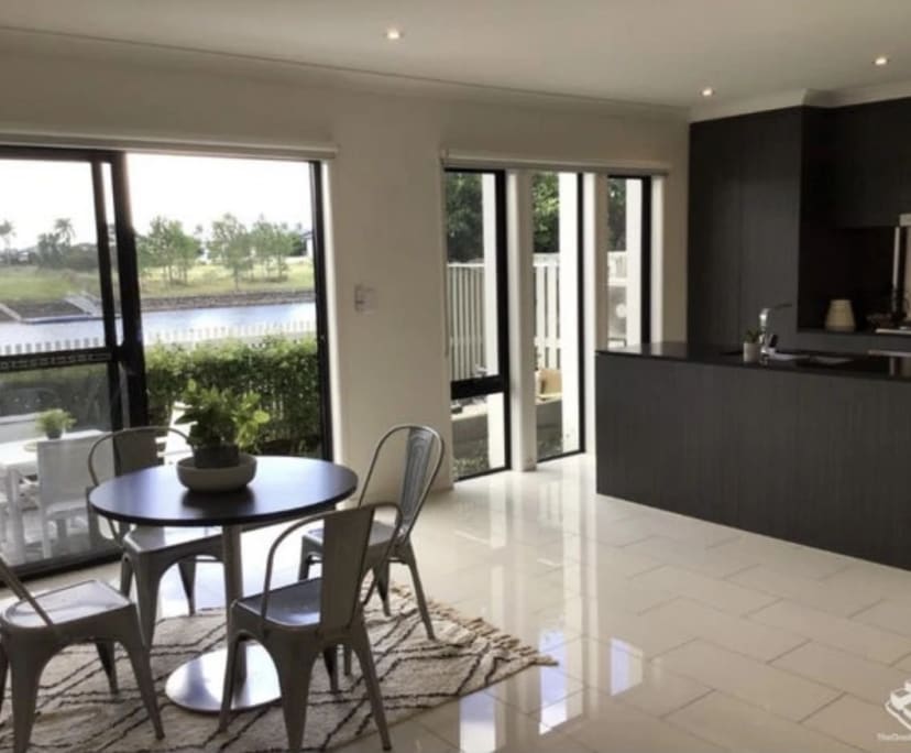 $385, Share-house, 3 bathrooms, Hope Island QLD 4212