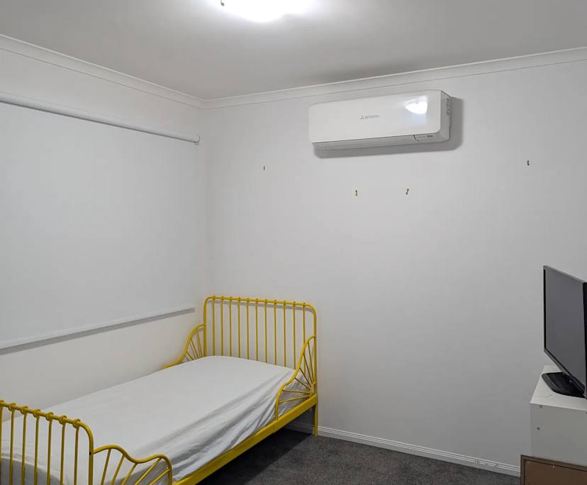 Room in a share house