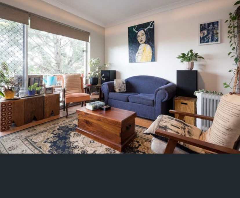 Unfurnished room in a flatshare