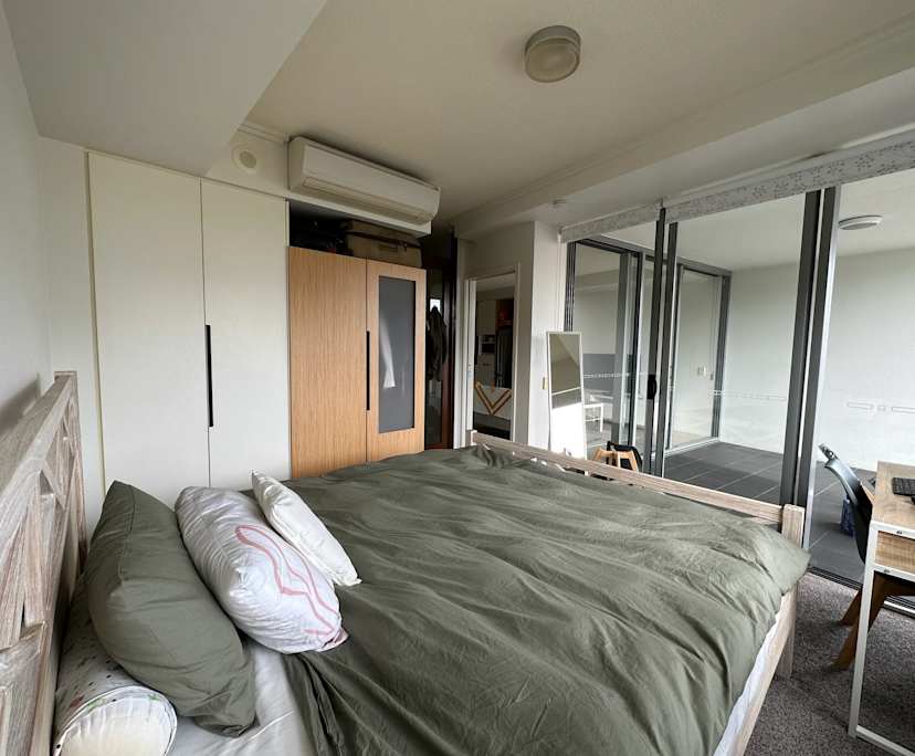 Furnished room with ensuite in a flatshare