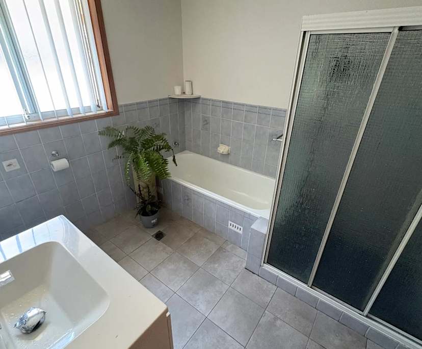 $180, Share-house, 3 bathrooms, Forster NSW 2428